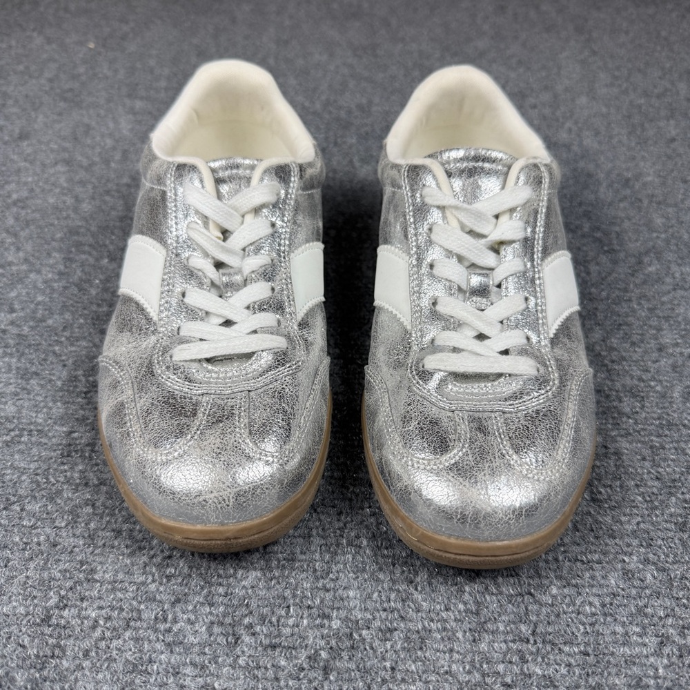 Universal threads silver and white sneakers size 8.5